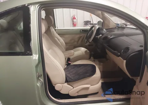 2006 Volkswagen New Beetle 2.5 z USA, uszkodzony, nr VIN 3VWRG31CX6M420929